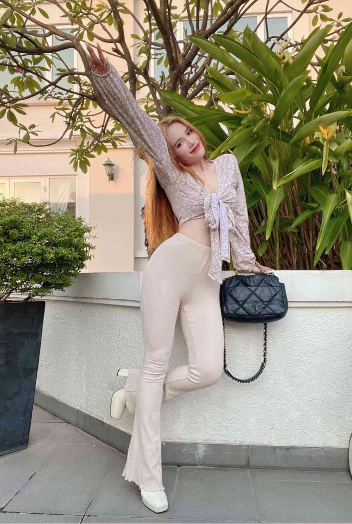 Diện đồ với hông to