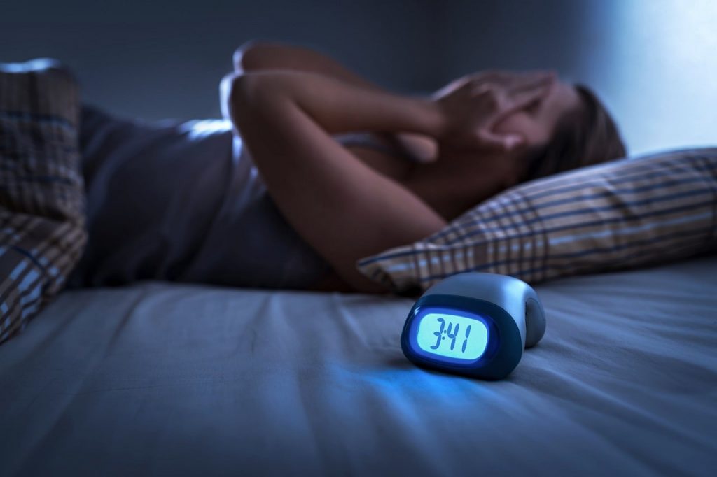 Hạn chế dùng thiết bị có ánh sáng xanh